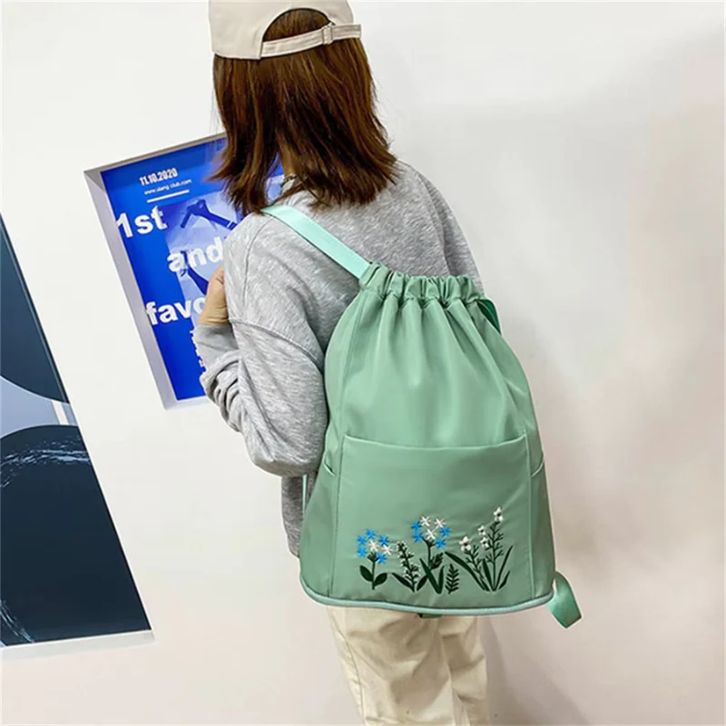 Adelina – Sac à dos à cordon réglable avec motif imprimé - Image 8