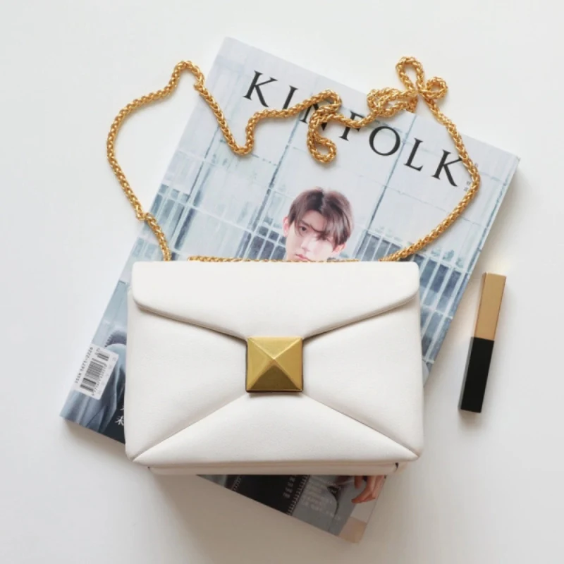Sac bandoulière en cuir avec chaîne élégante et intérieur spacieux - Image 6