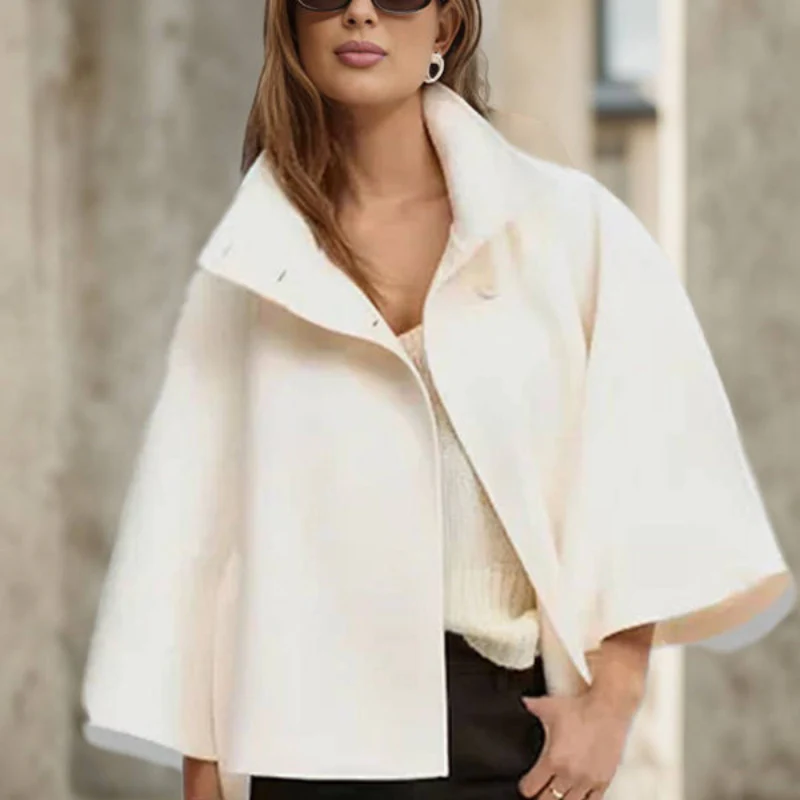 Manteau femme col montant avec manches cape - Image 10