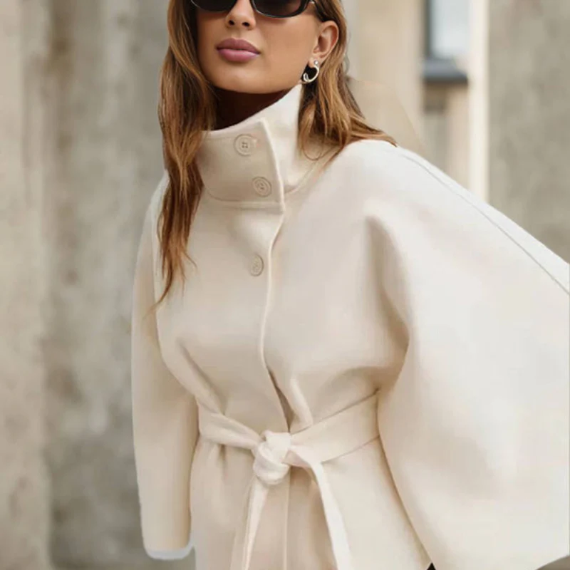 Manteau femme col montant avec manches cape - Image 11