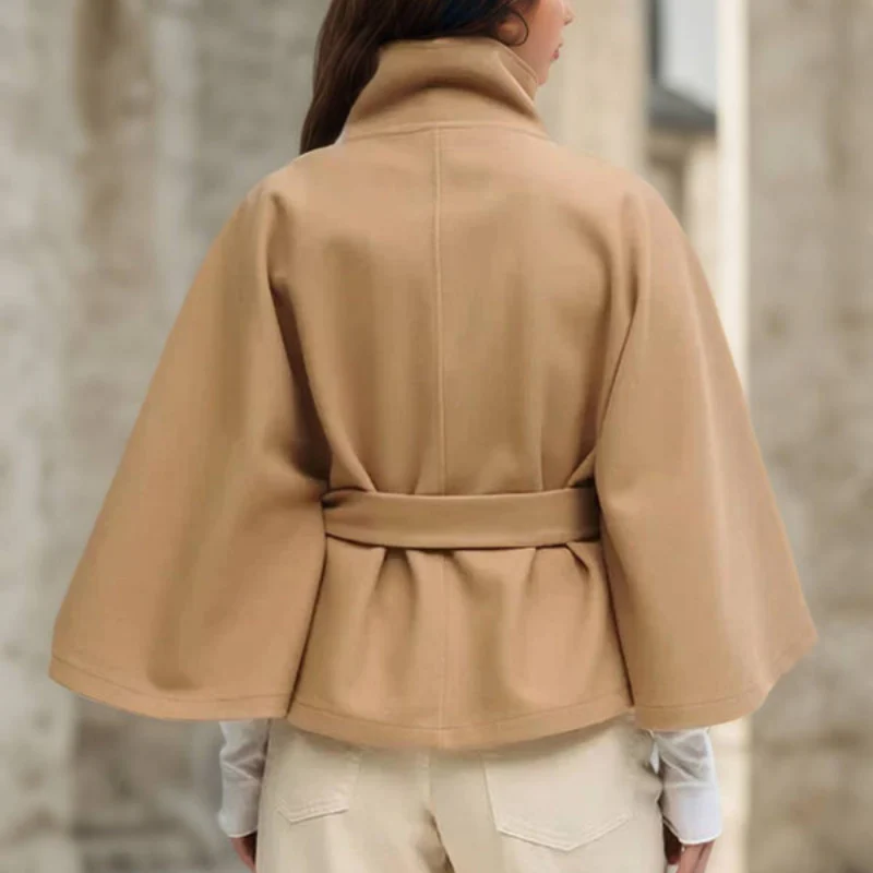 Manteau femme col montant avec manches cape - Image 12