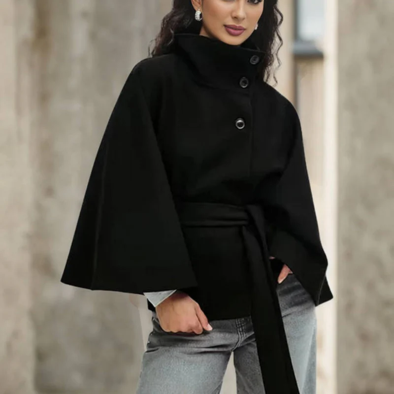 Manteau femme col montant avec manches cape - Image 7