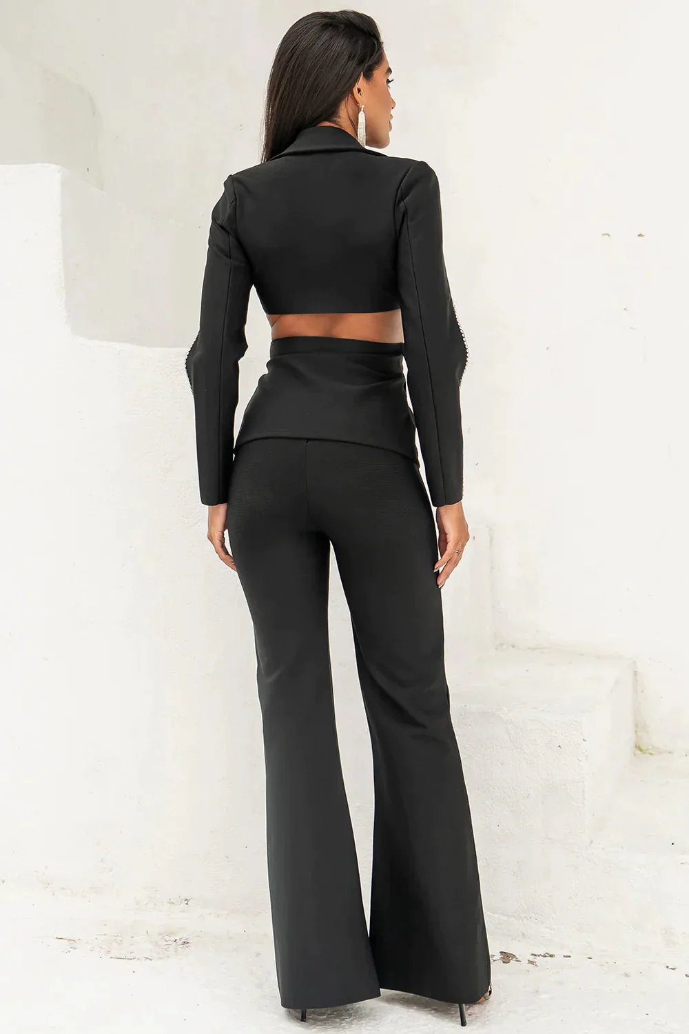 Ensemble blazer chic et pantalon évasé avec un design découpé audacieux - Image 4