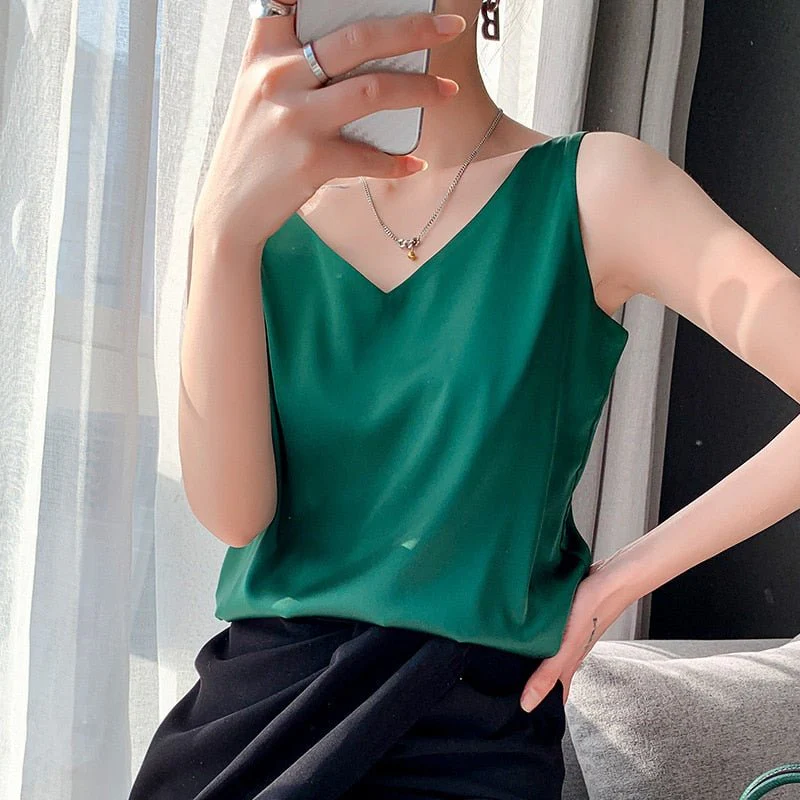 Haut femme sans manches col V flatteur - Image 2