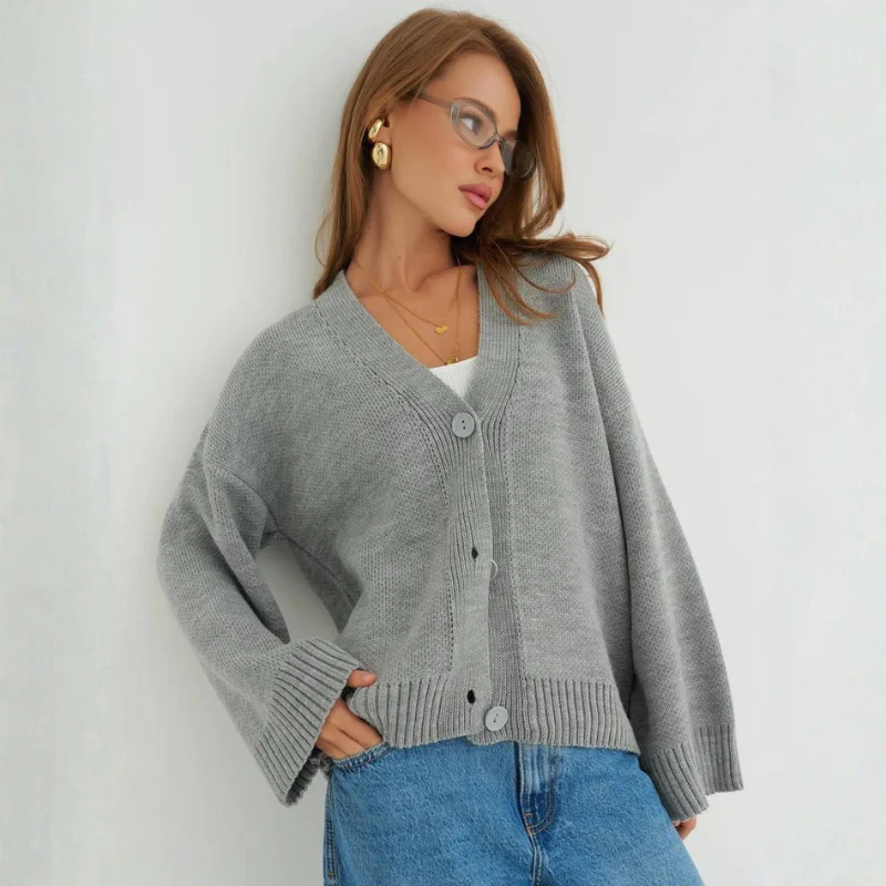 Aylin – Gilet à manches longues boutonné et col en V - Image 6