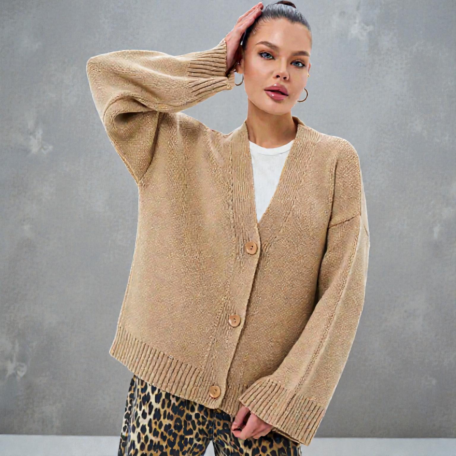 Aylin – Gilet à manches longues boutonné et col en V - Image 9