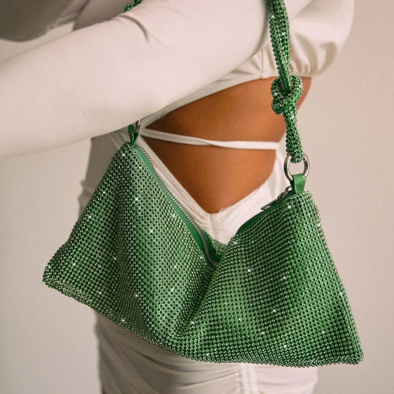 Sac à bandoulière moderne avec bandoulière réglable et finition glamour - Image 13