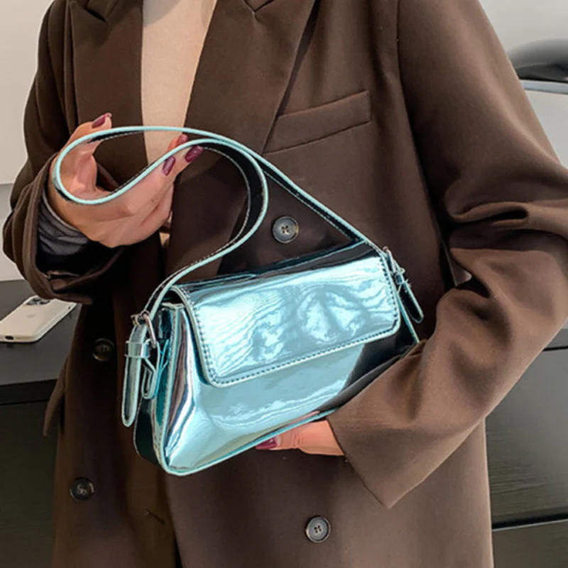 Petit sac à main en cuir avec fermeture à bouton - Image 10