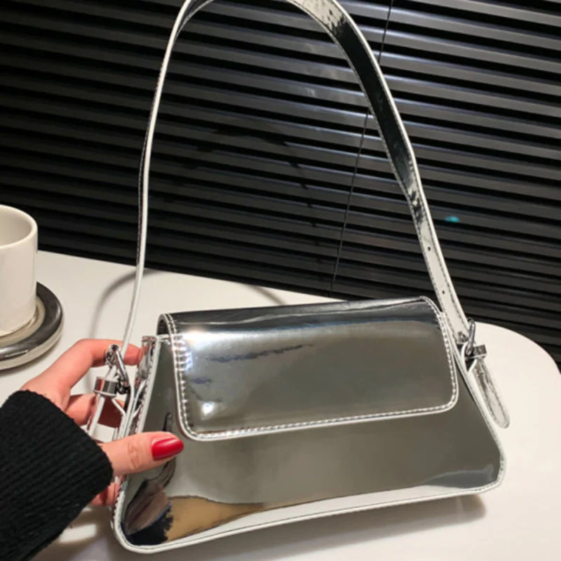 Petit sac à main en cuir avec fermeture à bouton - Image 13