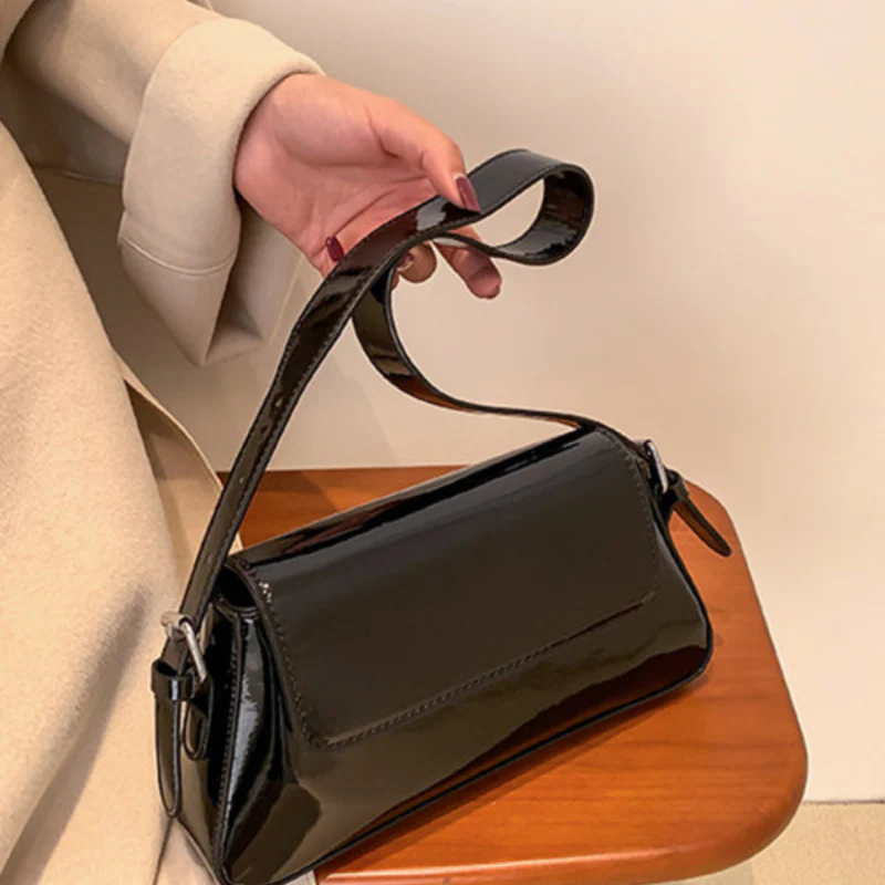 Petit sac à main en cuir avec fermeture à bouton - Image 6