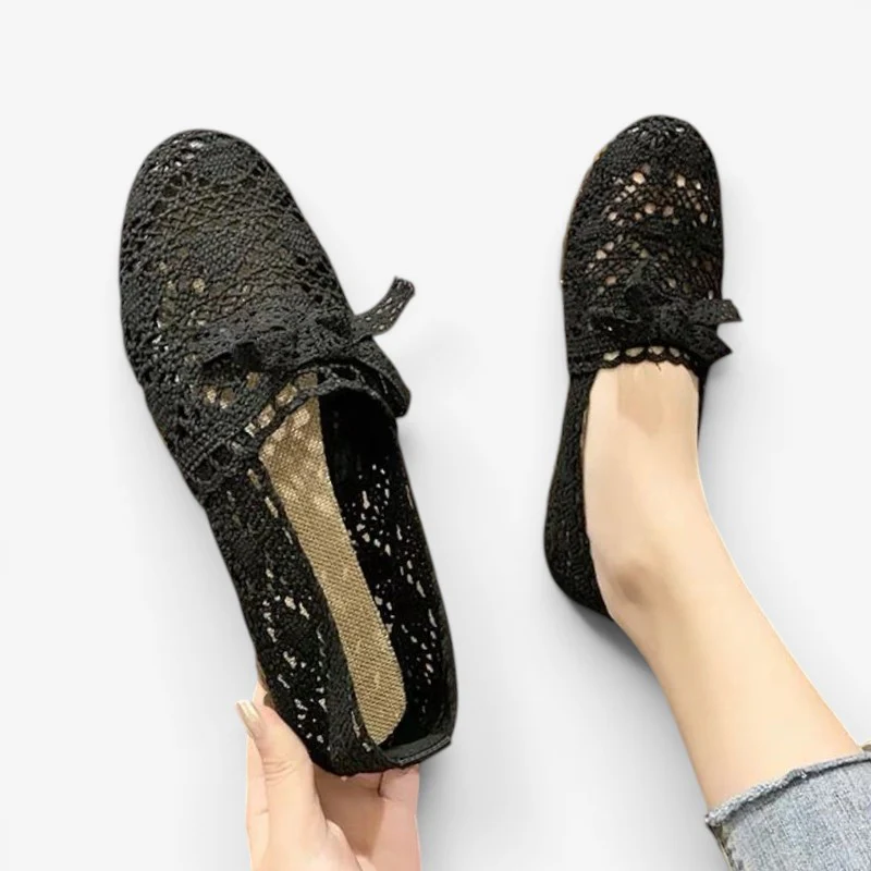 Chaussures plates à bout rond pour femme avec design perforé - Image 2