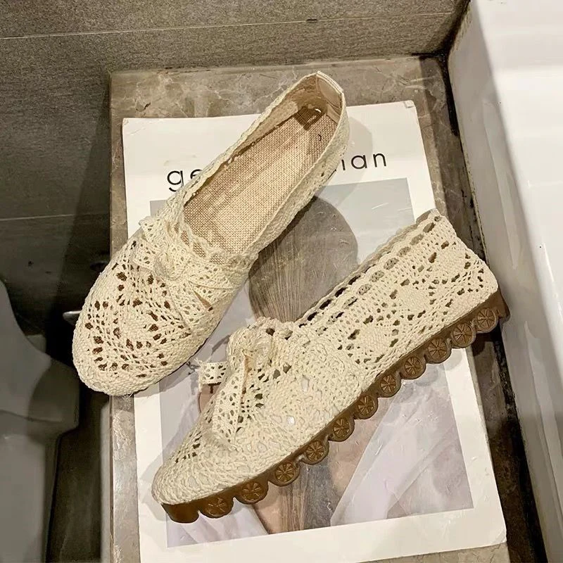 Chaussures plates à bout rond pour femme avec design perforé - Image 3