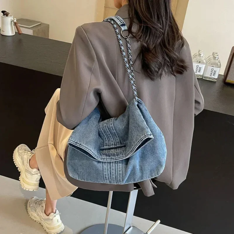 Sac à bandoulière avec chaîne élégante et intérieur spacieux - Image 3