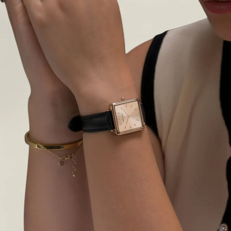 Clara – Montre-bracelet à cadran carré avec bracelet fin - Image 2