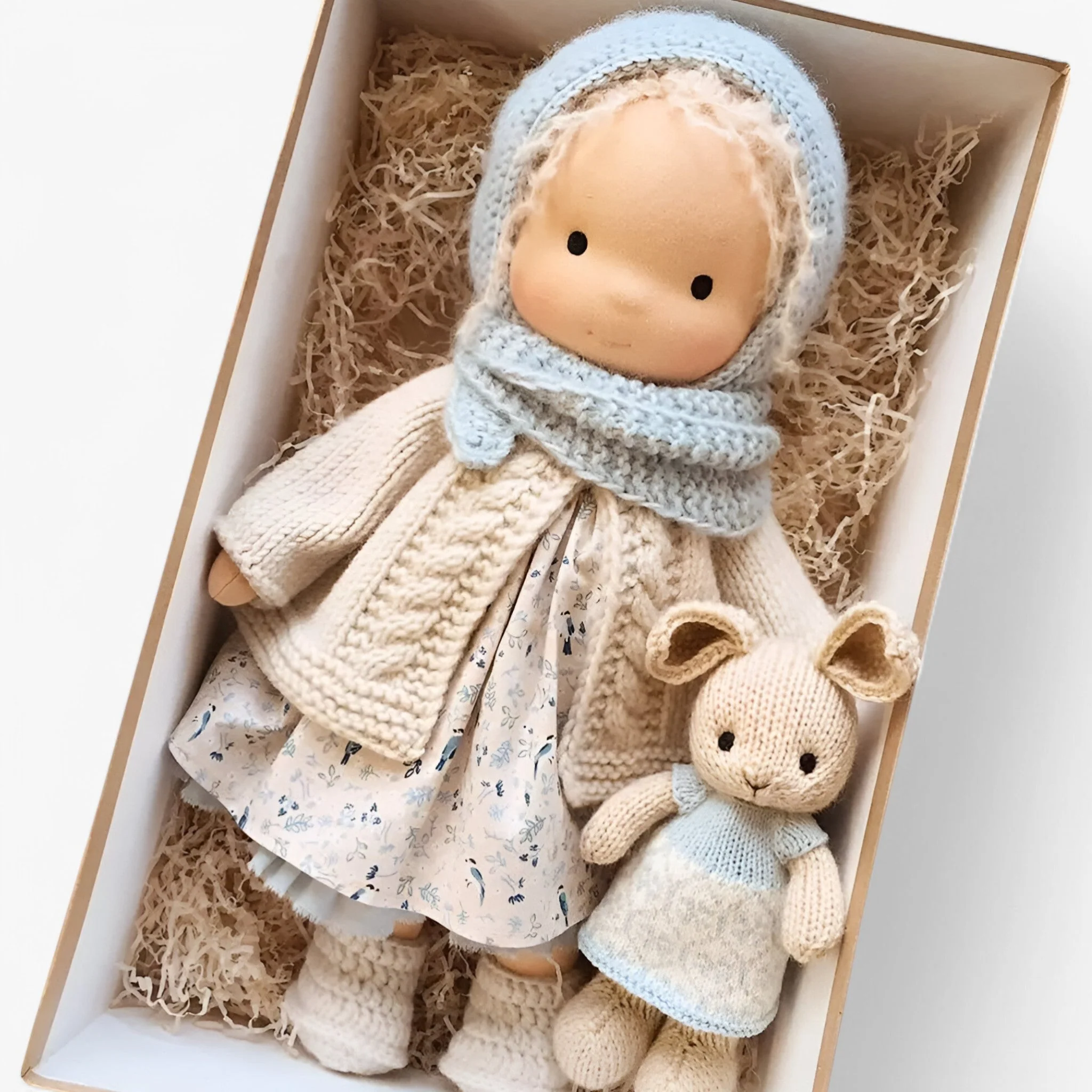 Poupée DollyCuddle faite à la main traits doux - Image 11