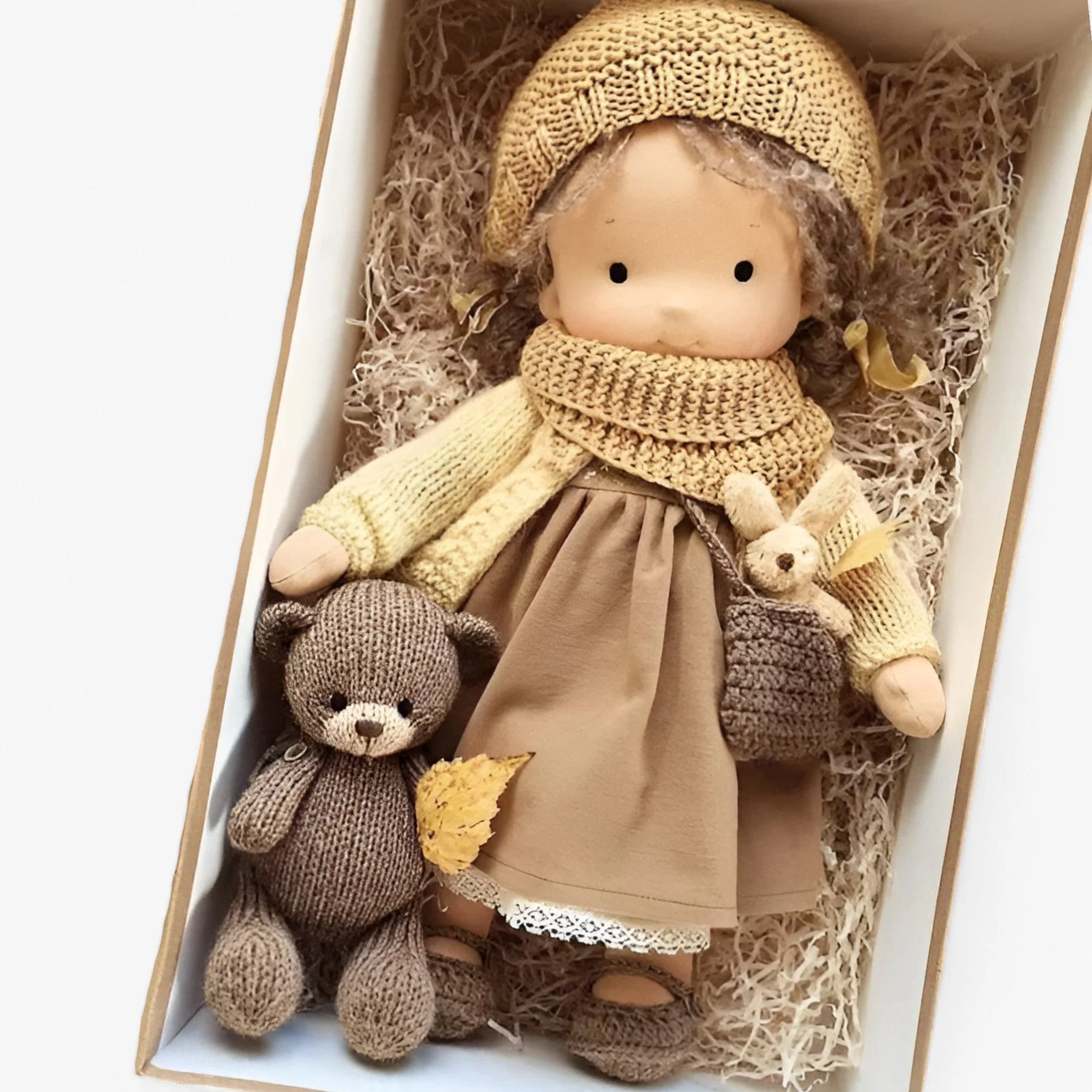 Poupée DollyCuddle faite à la main traits doux - Image 6
