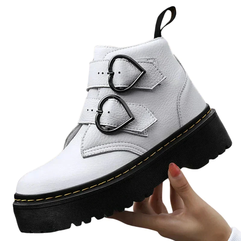 Bottines à brides avec boucles en forme de cœur