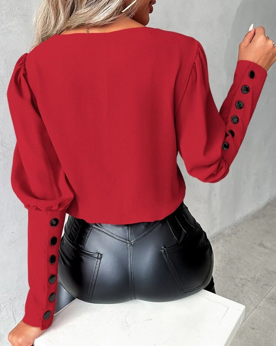 Chemisier femme col V avec détails boutonnés - Image 4