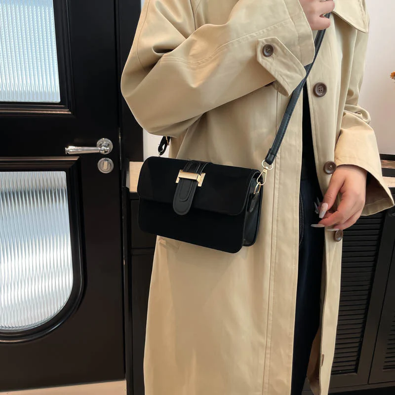 Sac bandoulière en cuir structuré avec sangles réglables - Image 7