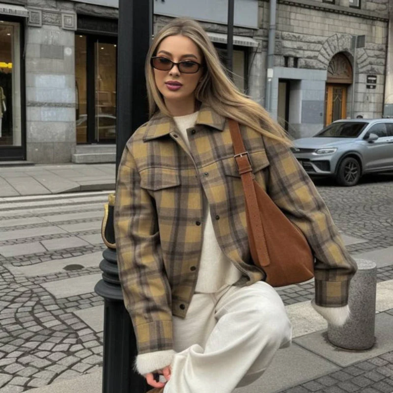 Emma – Veste à Carreaux Manches Longues et Col Boutonné - Image 2