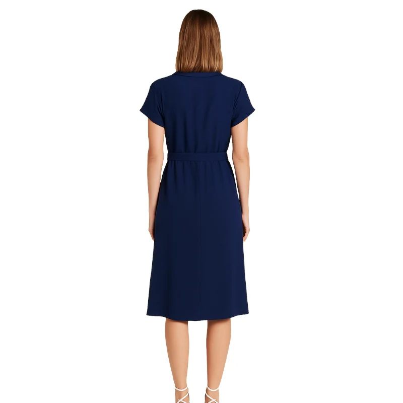 Robe-chemise à boutonnage et ceinture - Image 10