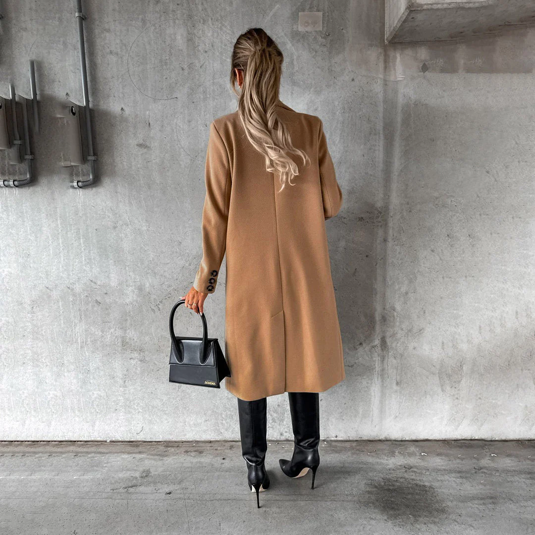 Evelyn – Manteau long femme classique avec boutons et poches - Image 11
