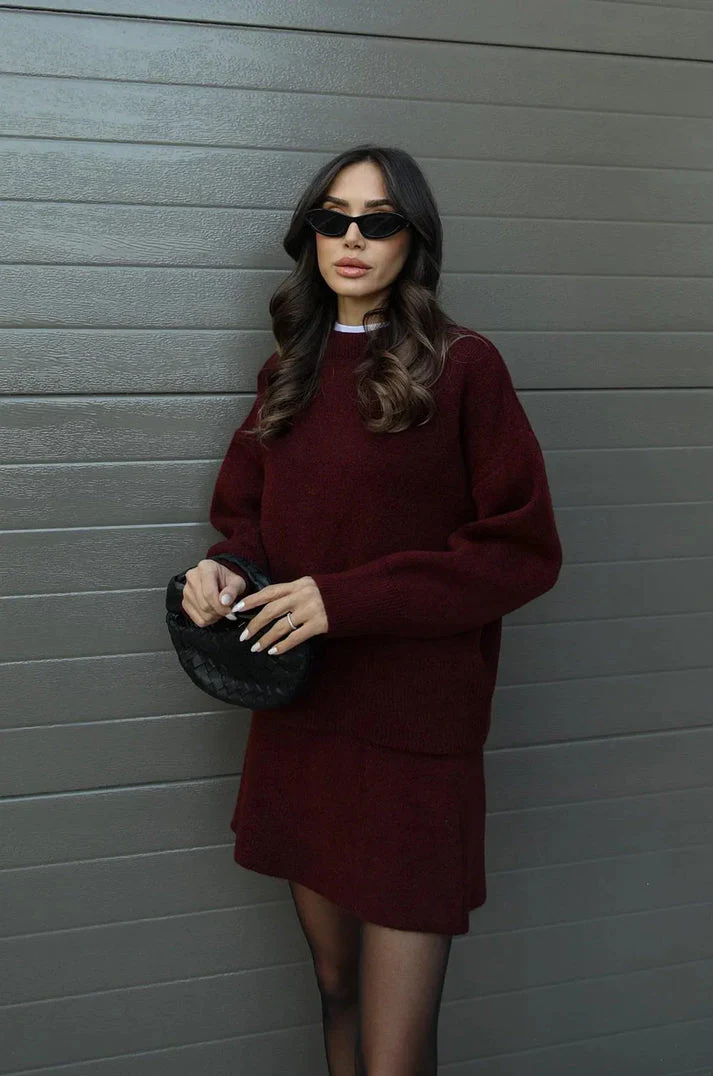 Ensemble pull oversize et mini-jupe élégante - Image 6