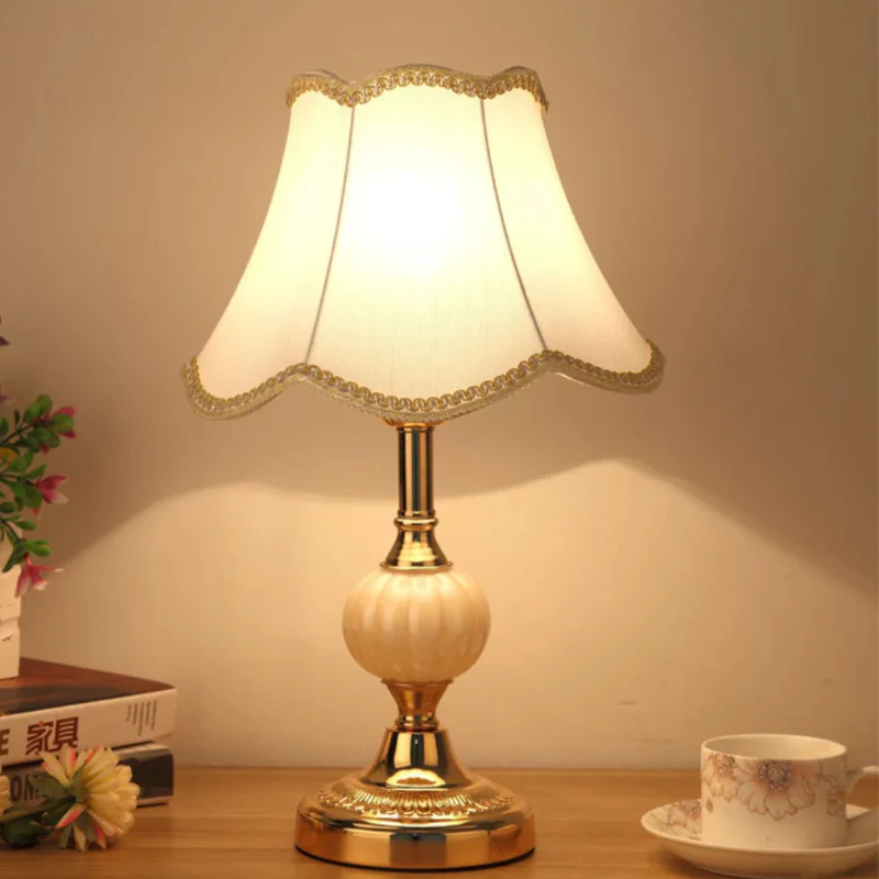 Lampe de table en verre chromé motif floral - Image 8