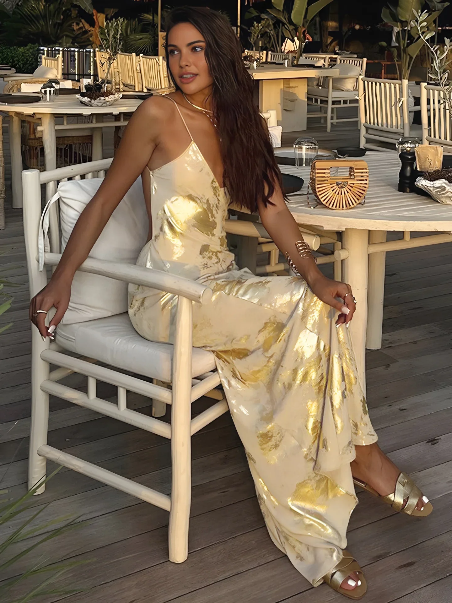 Robe longue fluide avec décolleté en V profond - Image 4