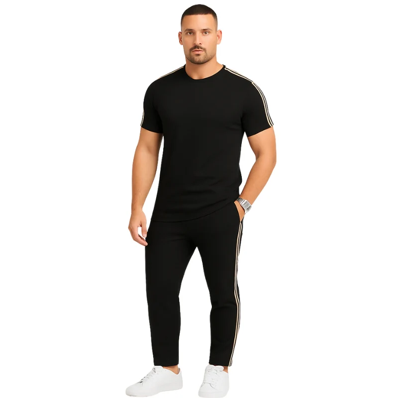 Ensemble deux pièces avec t-shirt à manches courtes et jogger fuselé