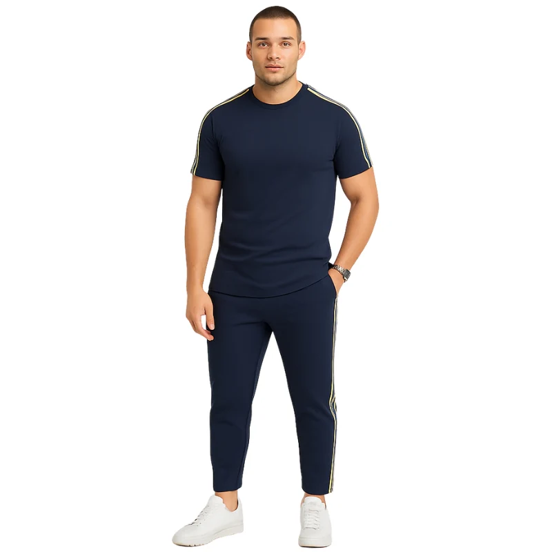 Ensemble deux pièces avec t-shirt à manches courtes et jogger fuselé - Image 3