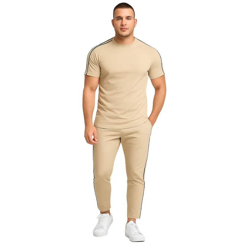 Ensemble deux pièces avec t-shirt à manches courtes et jogger fuselé - Image 4