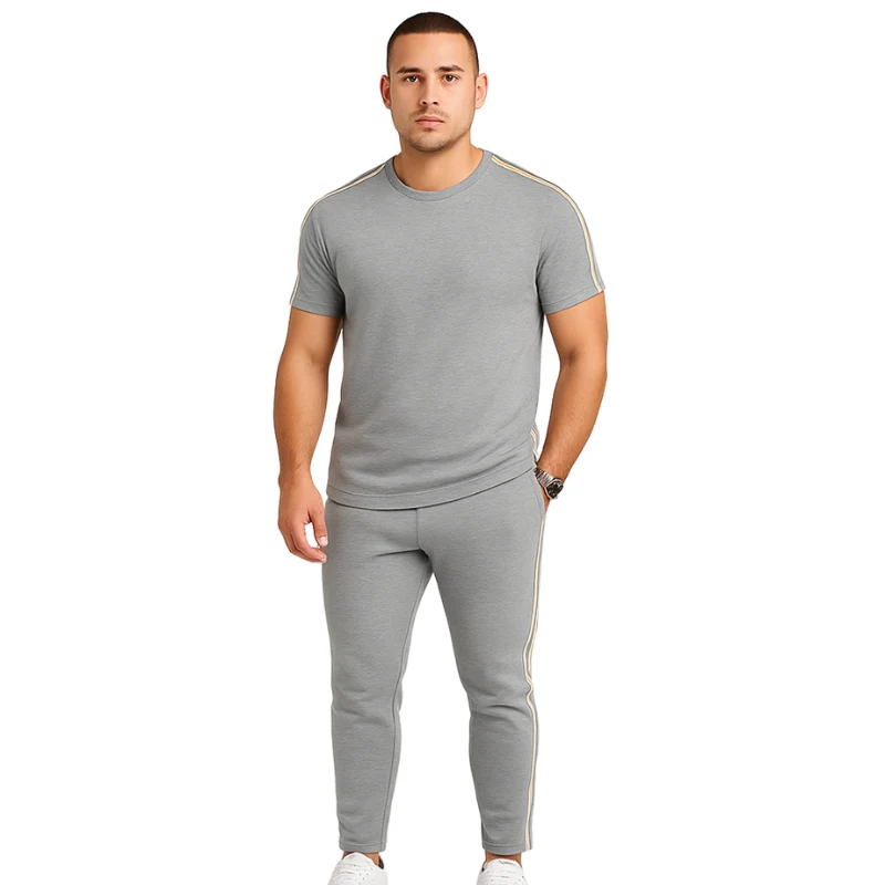 Ensemble deux pièces avec t-shirt à manches courtes et jogger fuselé - Image 5