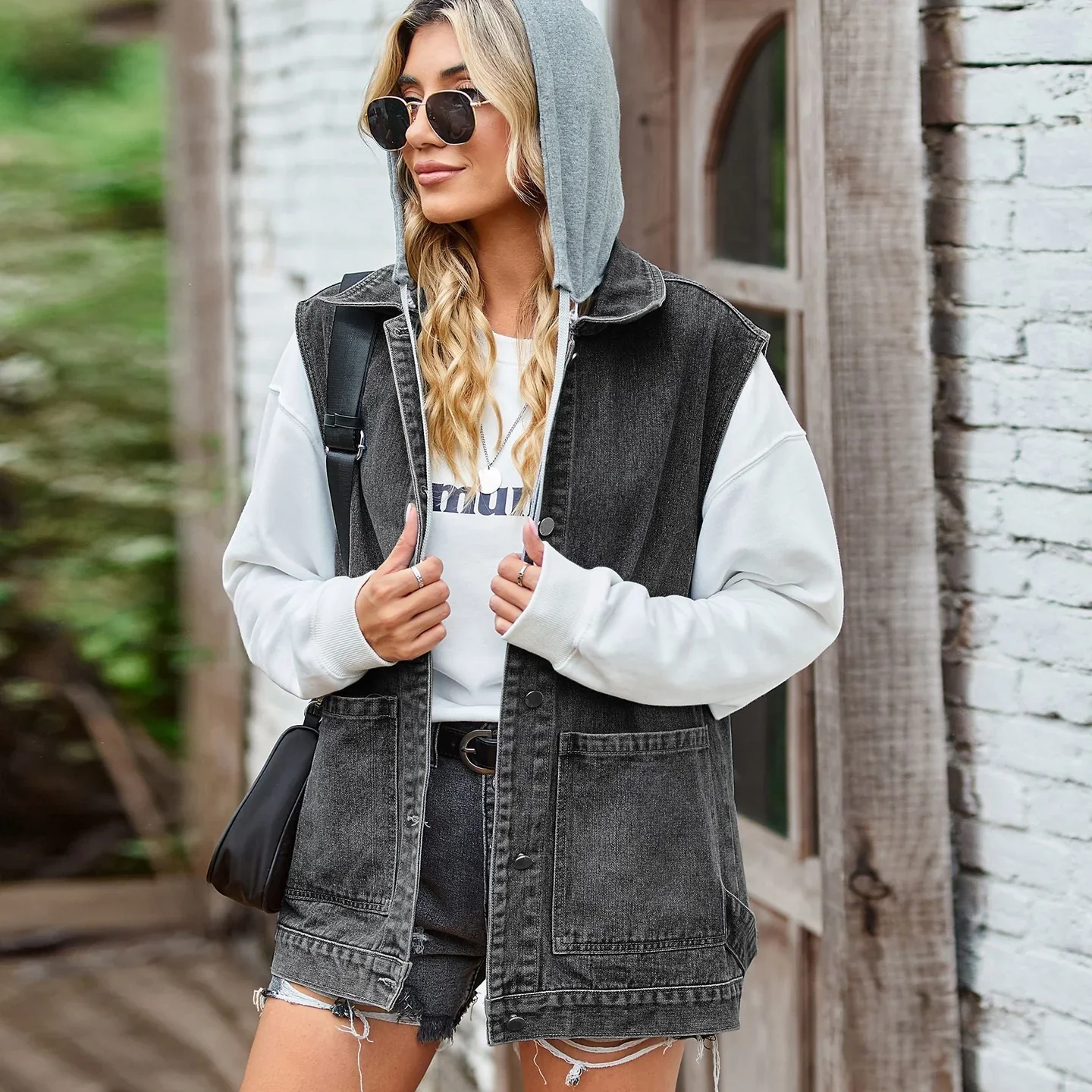 Gilet femme boutonné avec poches avant et col classique - Image 10