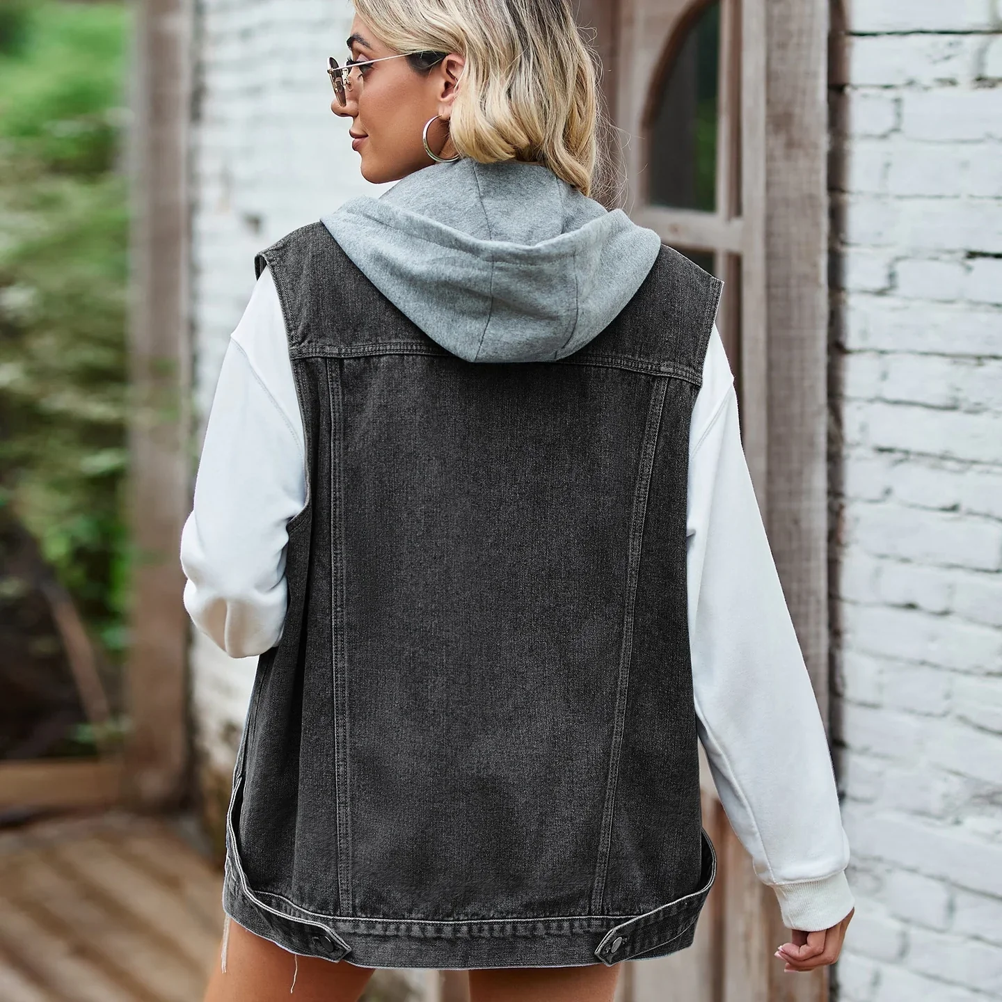 Gilet femme boutonné avec poches avant et col classique - Image 11