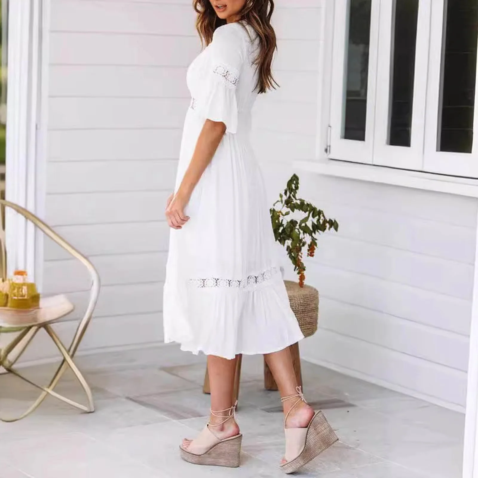 Robe midi moderne col V avec manches courtes évasées - Image 4