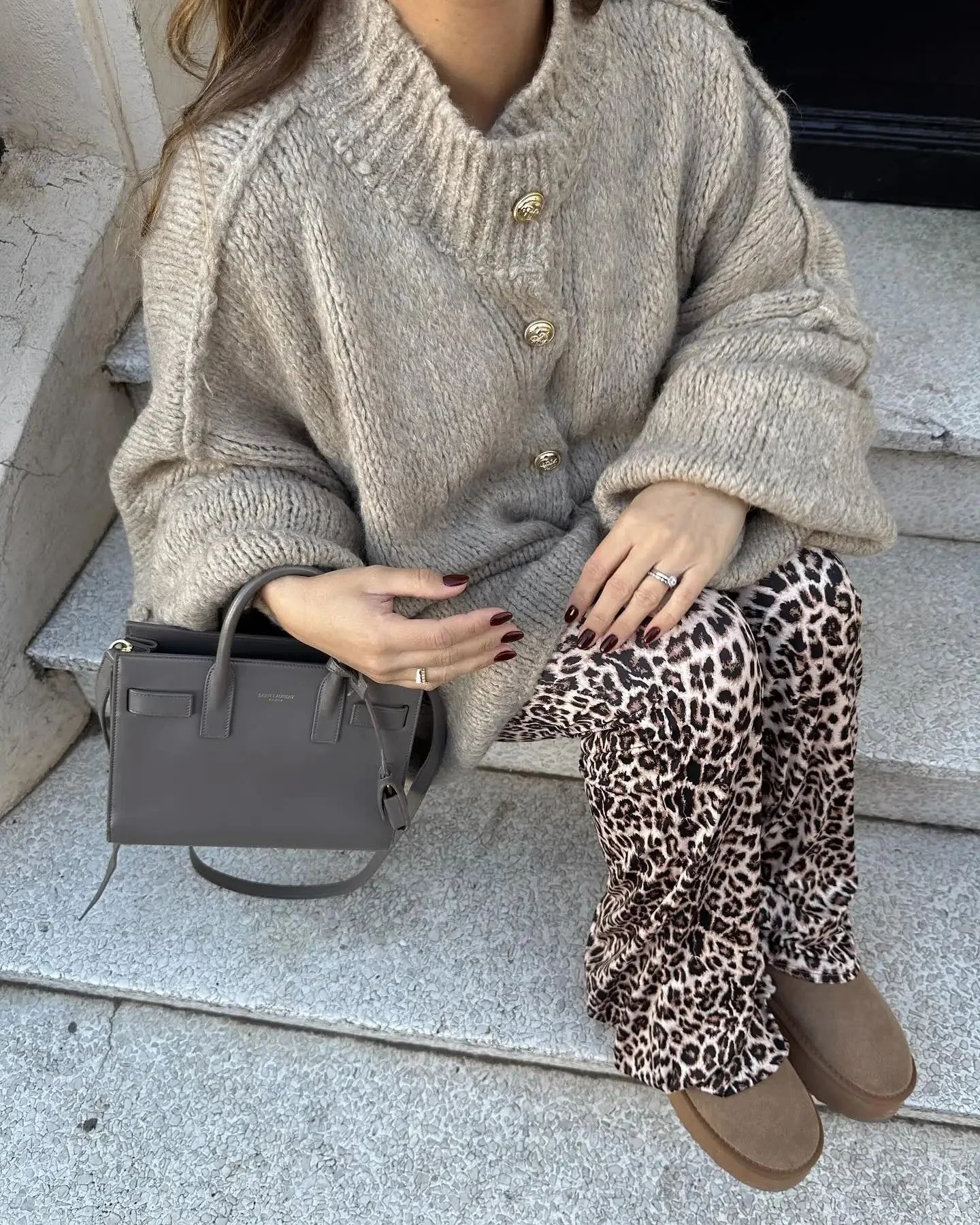 Cardigan chic avec détails de boutons dorés - Image 6