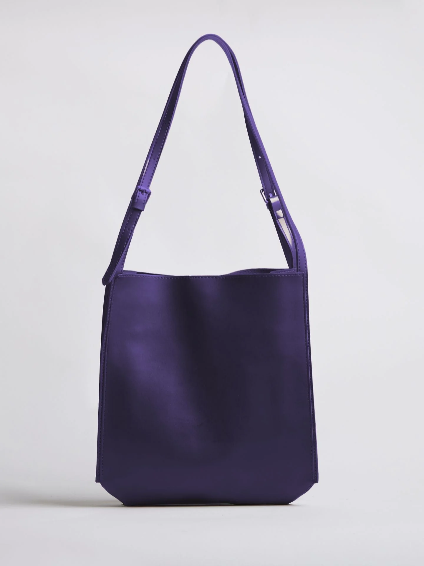 Sac à Bandoulière Élégant avec Bandoulière Réglable et Design Classique - Image 3