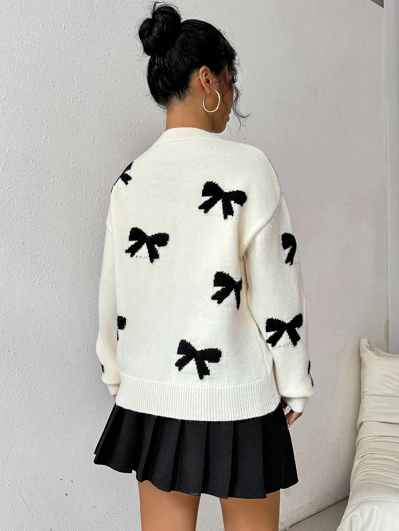 Pull élégant avec détail nœud et motif color-block - Image 6