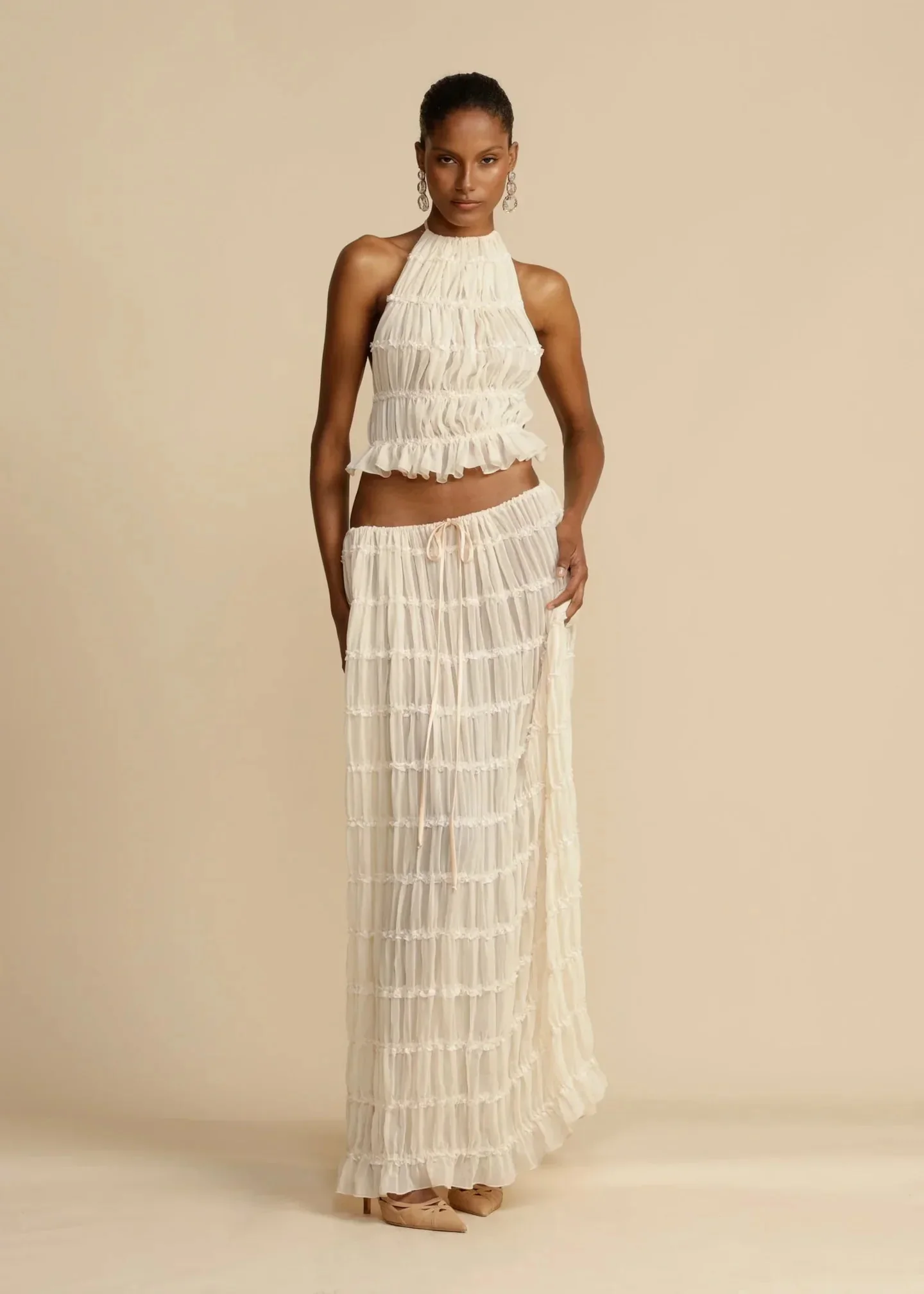 Lila - Robe longue dos nu froncée à lacets col montant