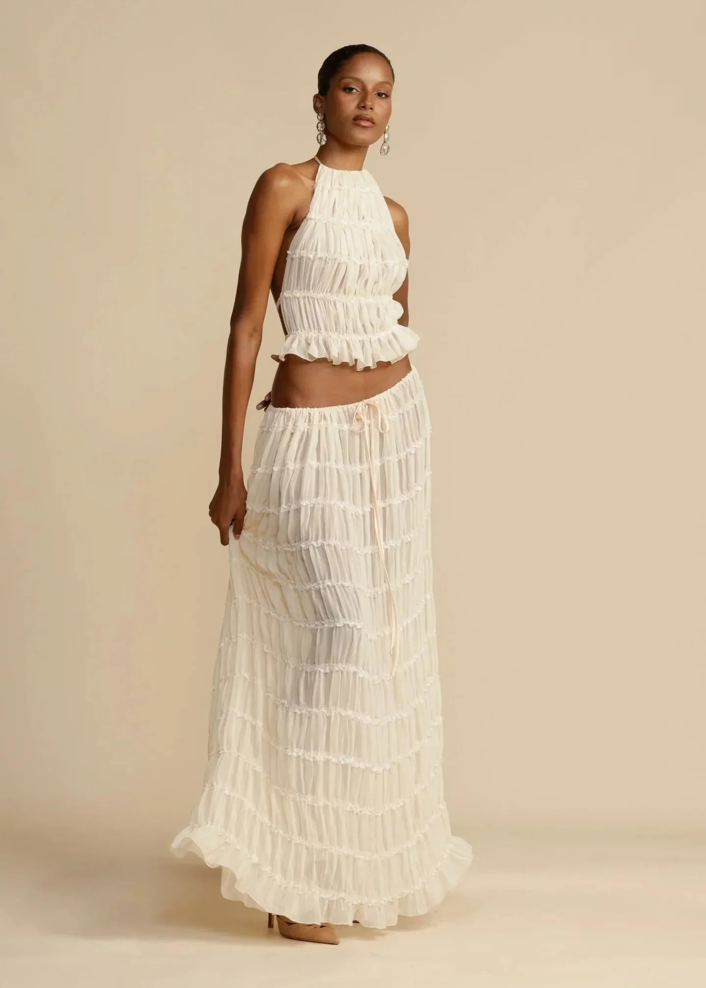 Lila - Robe longue dos nu froncée à lacets col montant - Image 2