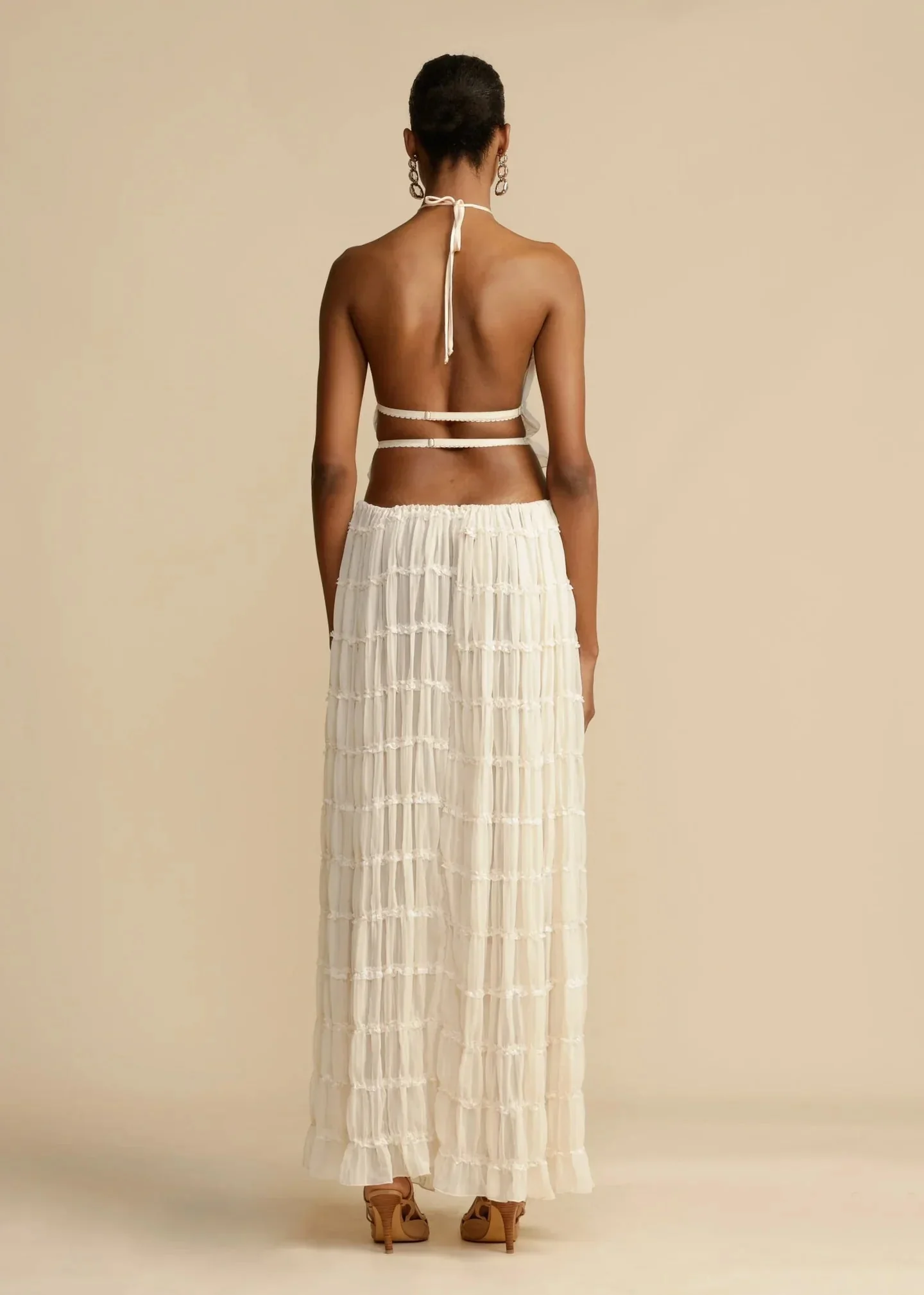 Lila - Robe longue dos nu froncée à lacets col montant - Image 4