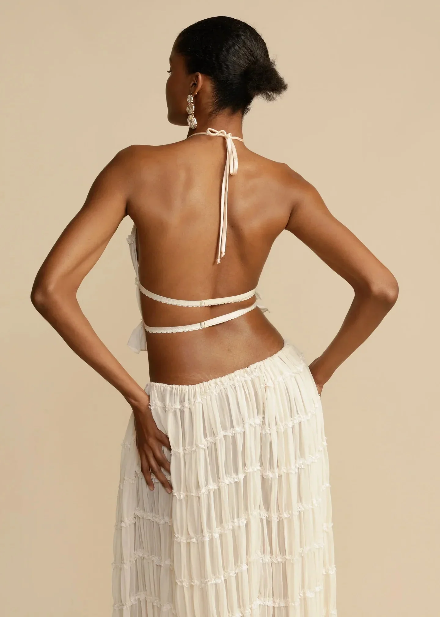 Lila - Robe longue dos nu froncée à lacets col montant - Image 6