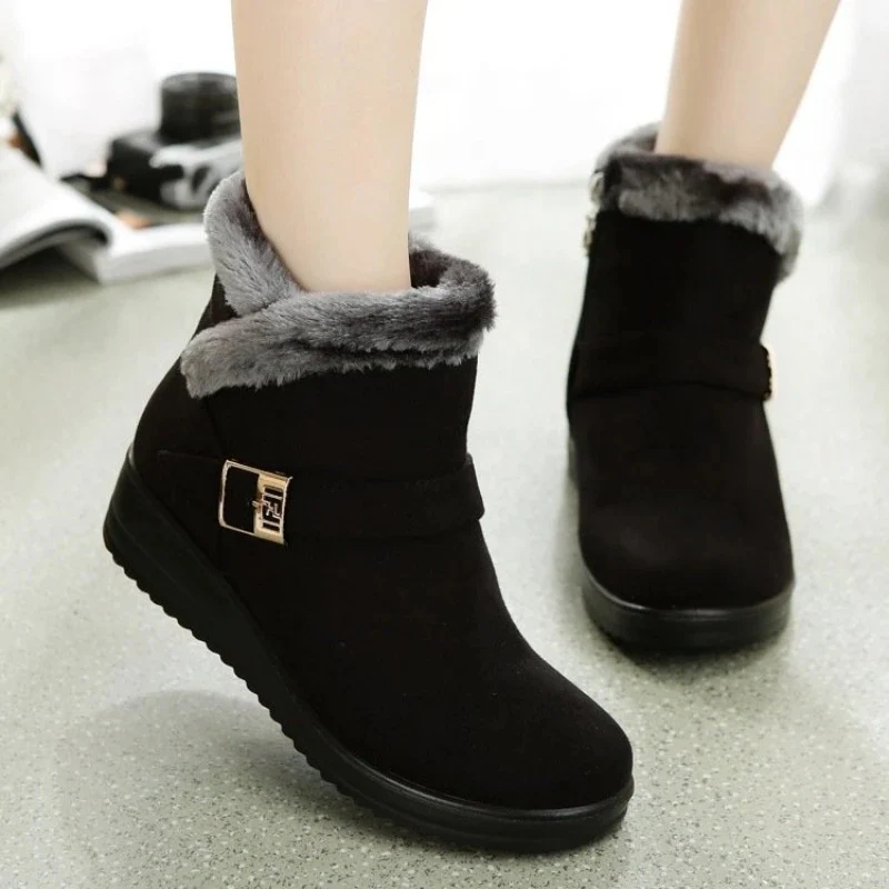 Bottes d'hiver pour femmes avec détail de ceinture, confort et style - Image 2