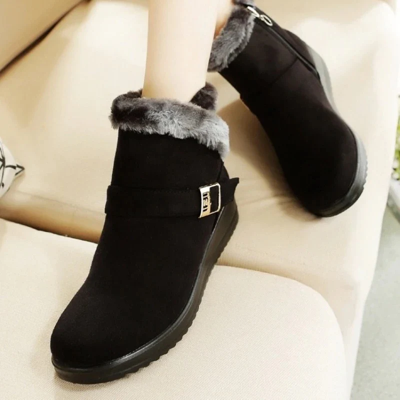 Bottes d'hiver pour femmes avec détail de ceinture, confort et style - Image 3