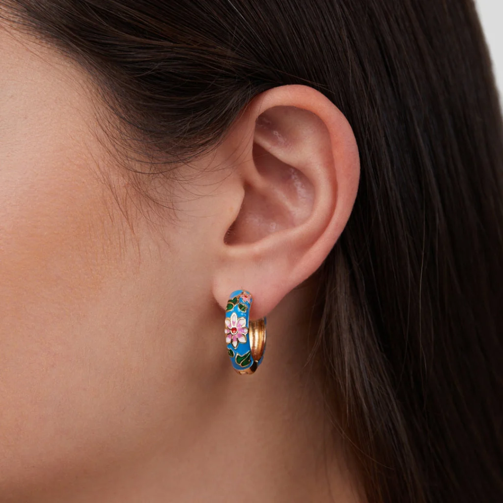 Boucles d'Oreilles avec Accent Floral - Image 3
