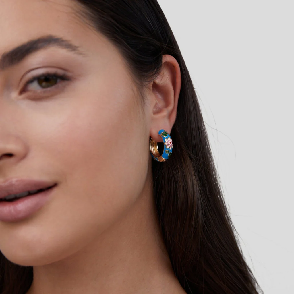 Boucles d'Oreilles avec Accent Floral - Image 4