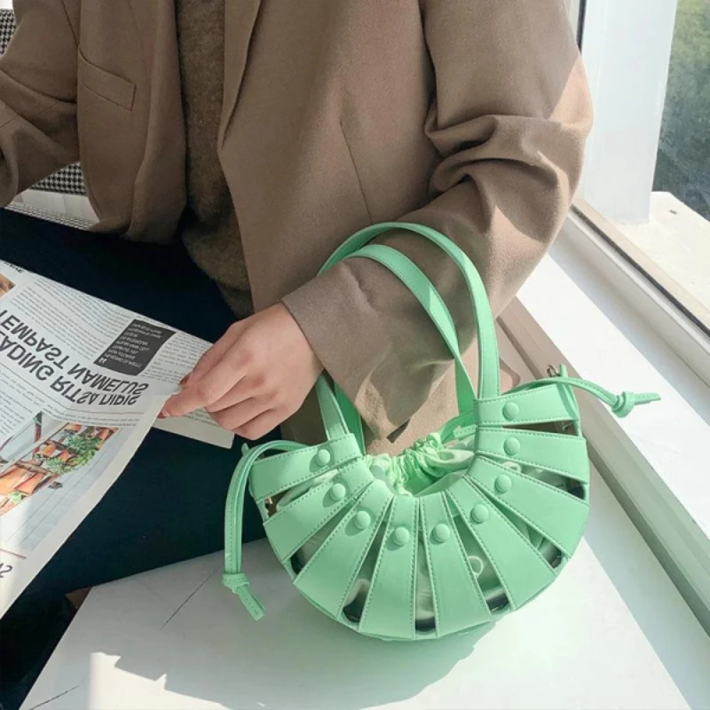Sac de plage crossbody en cuir avec bandoulières ajustables - Image 5