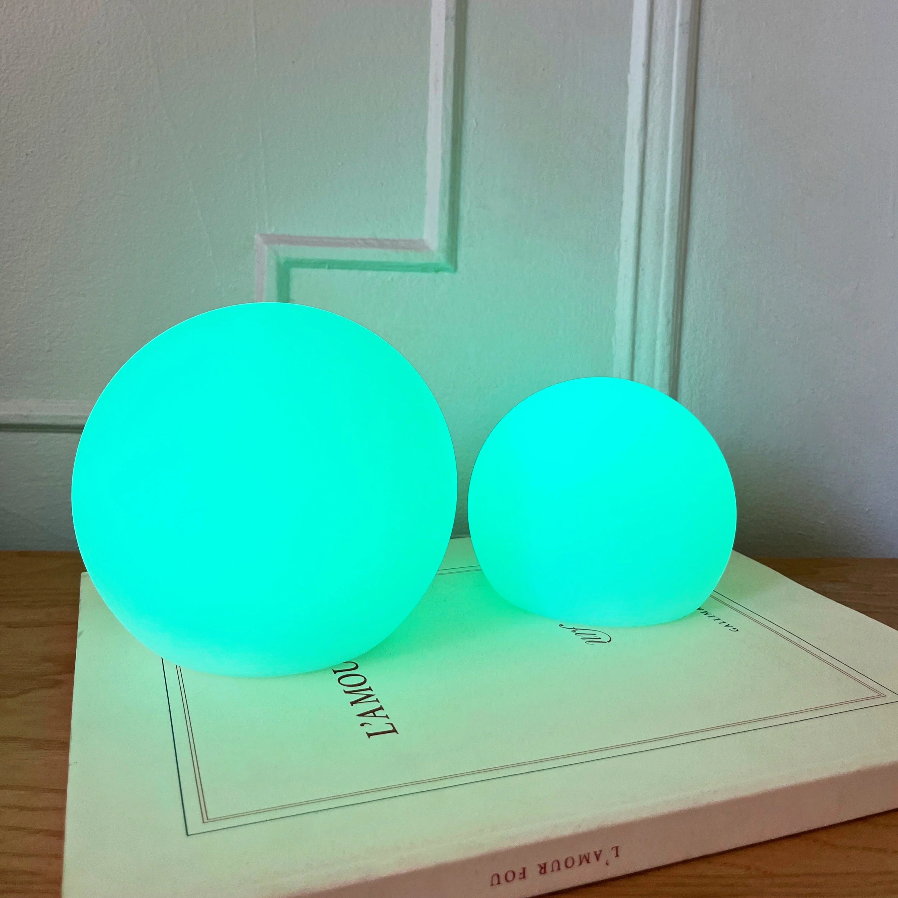 Lampe de table LED sans fil avec 16 couleurs personnalisables - Image 6