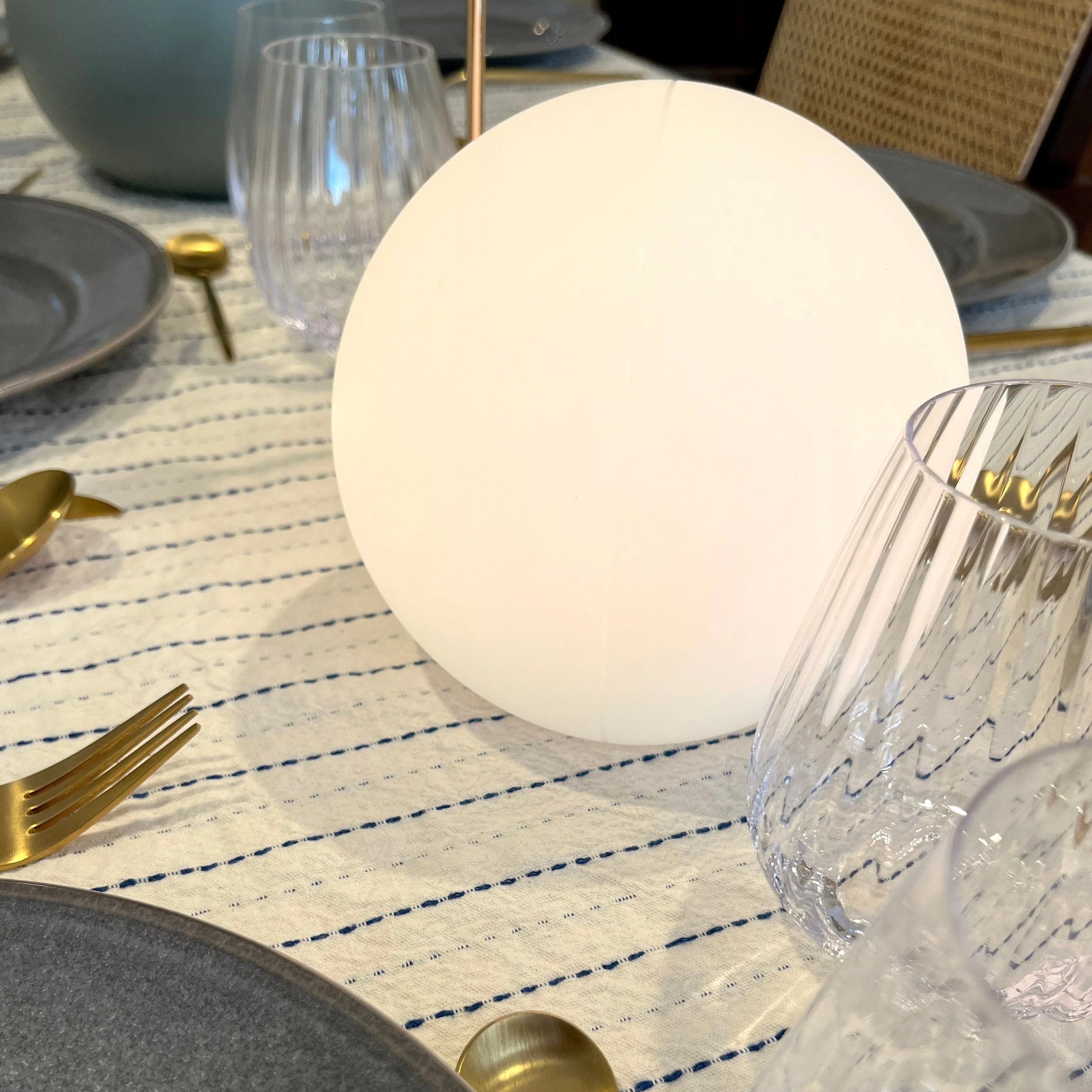 Lampe de table LED sans fil avec 16 couleurs personnalisables - Image 7